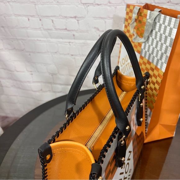 So Cute Tote made with a LOUIS VUITTON HOLIDAY ‘22 Lego Limited Edition Gift Bag - Picture 6 of 16